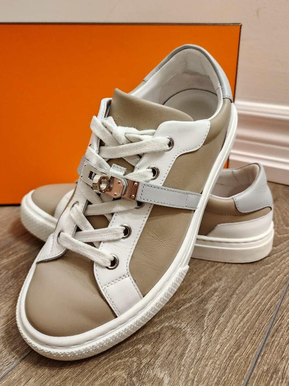 Hermès Day Sneakers - Beige Calfskin - Kelly Buckle - Size 36